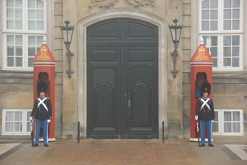 Changing of the guard, Amalienborg