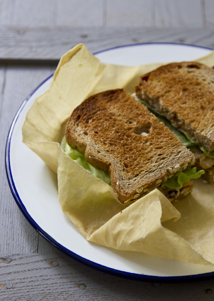 pack a picnic: smashed chick pea sandwiches | reading my tea leaves