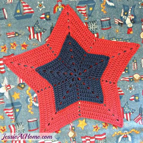 Star-Centerpiece-and-Trivet-Free-Crochet-Pattern-by-Jessie-At-Home
