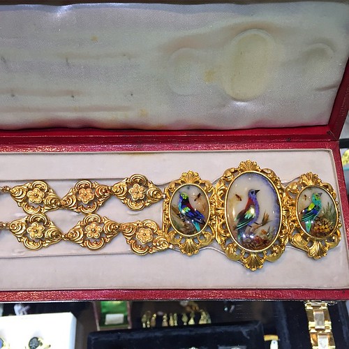 18k gold French piece circa 1840s the birds are actual feathers!! Amazing! @lovegoldlive #lovegold #lasvegasantiquejewelryshow
