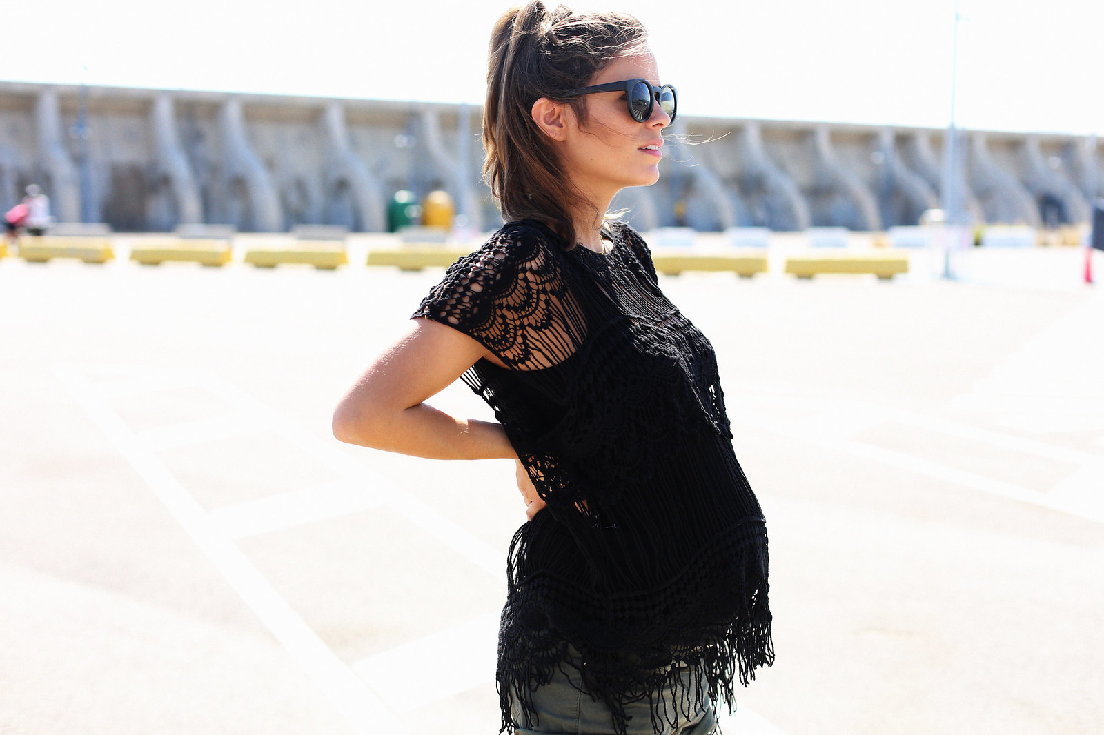7. Black crochet top jessie chanes - pregnancy