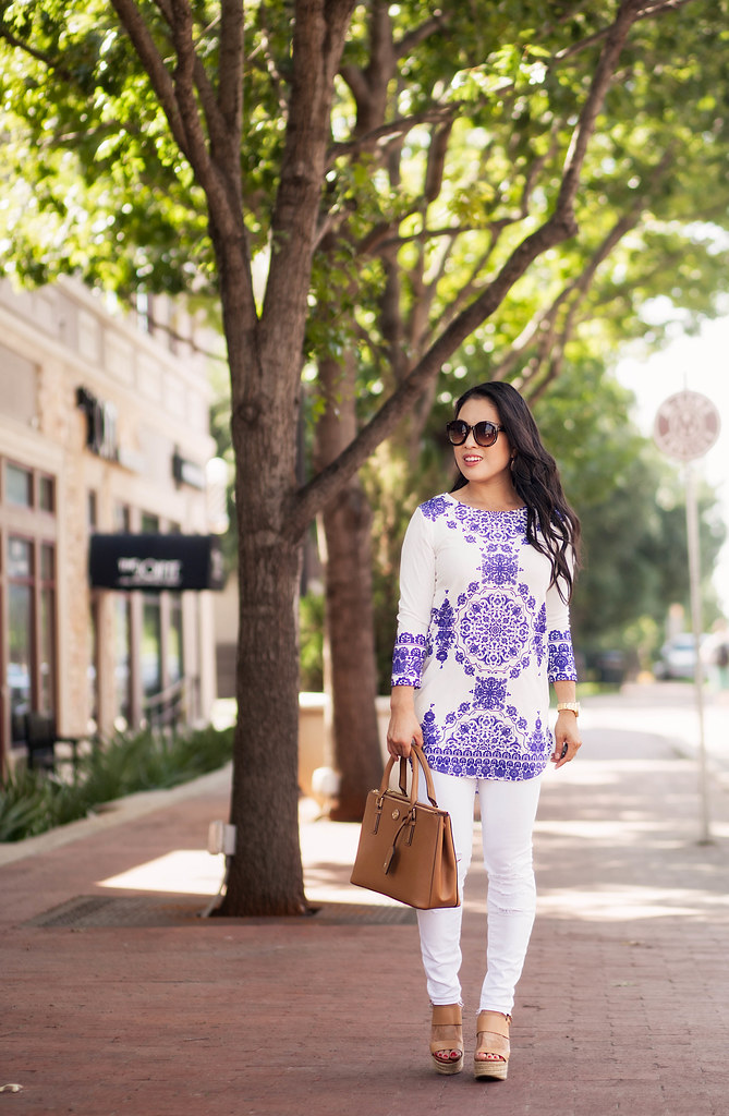 cute & little blog | blue white vintage print tunic dress, white distressed jeans, tory burch mini robinson | spring summer outfit