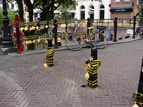 Yellow Tour de France Grand Depart sunglasses along the Oudegracht