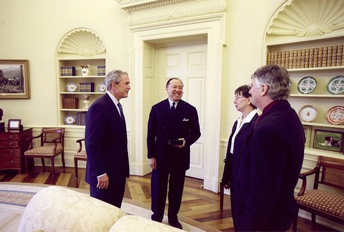 Bush, Moy, Weaver, Everhart in oval Office