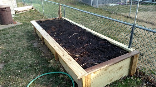 My first Hugelkultur Raised Bed 32971361996_68e44c26a5