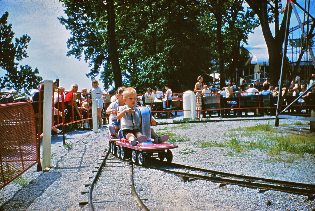Crank Cars at Chain-of-Rocks Fun-Fair Amusement Park 2 St.… | Flickr