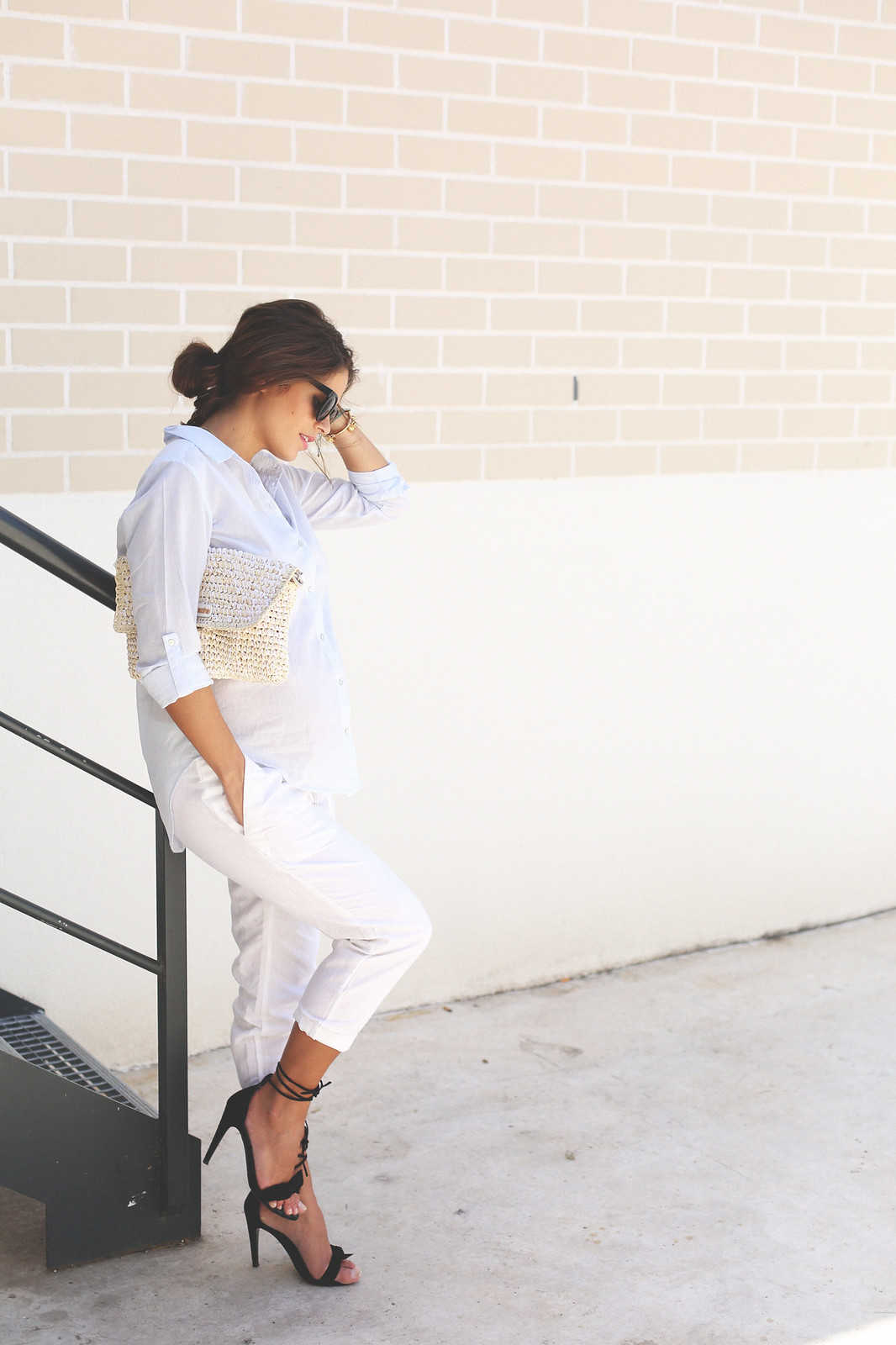3. striped shirt white linen pants - jessie chanes - pregnancy