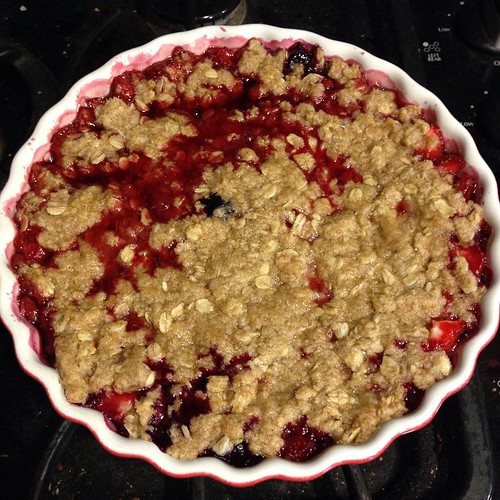 Strawberry-blueberry crisp.....I think this may be what's for lunch! 😋🍓