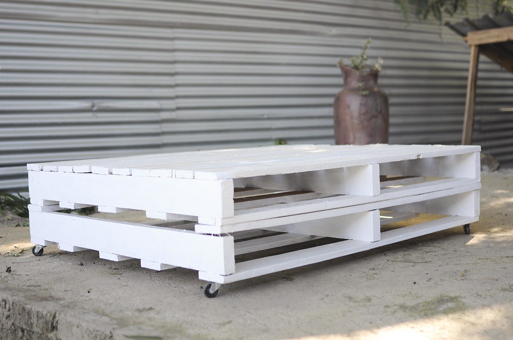outdoor pallet table