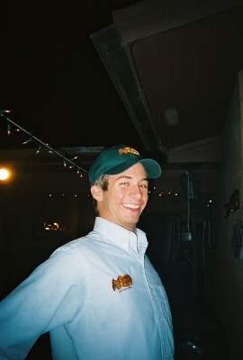 cracker barrel employee uniform