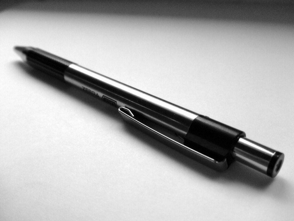Two pen. 2 Pens. Two Pens. Танцующее перо гаджет. Crazy devices.