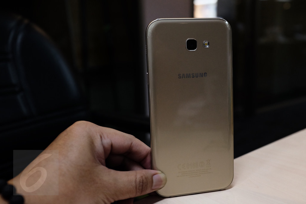 Tampilan belakang Samsung Galaxy A7 (2017). Liputan6.com/Iskandar