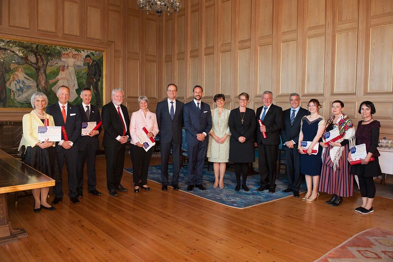 Group photo with dignitaries, 7 Grand Prix laureates and Norwegian winners