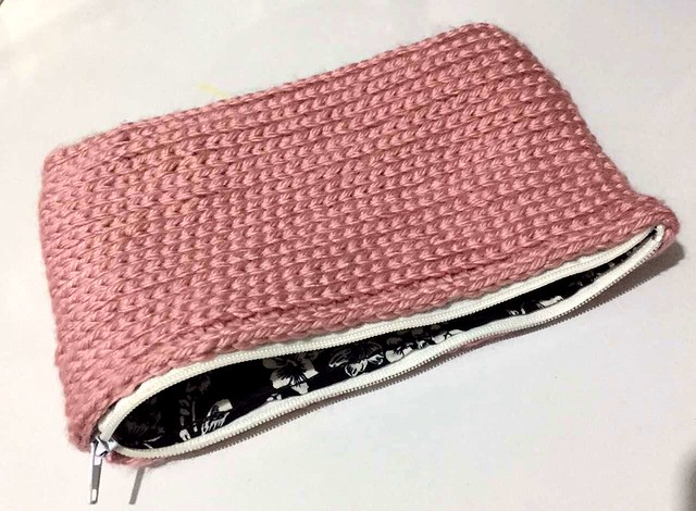 zippered crochet pouch