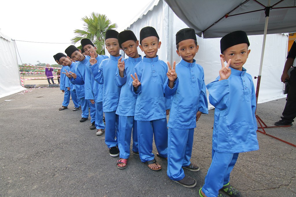 Anak-anak yatim yang diraikan di majlis berbuka puasa Bazar Syukur Selalu Pahang
