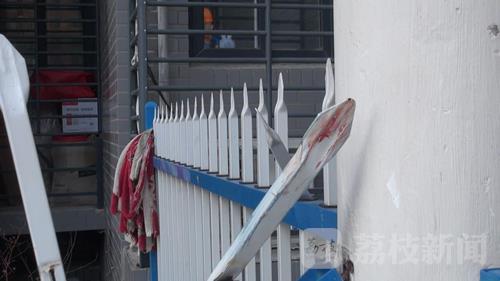 Jiangsu a young brother and sister fall down from the 14 seriously injured, or because the window is not closed in time