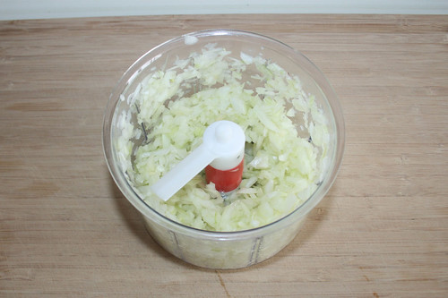 10 - Zwiebel würfeln / Dice onion