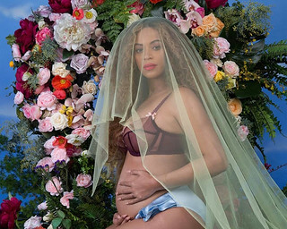 BEYONCE IS PREGNANT WITH TWINS!
