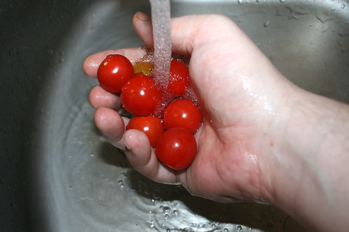 39 - Kirschtomaten waschen / Wash cherry tomatoes
