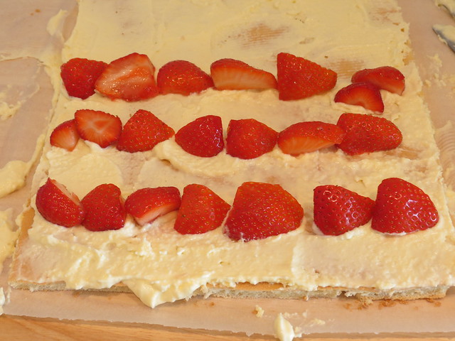 Cooking: Strawberries & Cream Deco Roll Birthday Cake