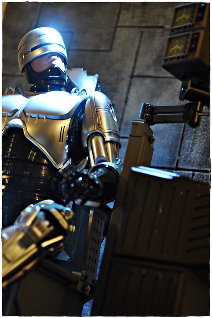 Hot Toys MMS203 - Robocop with Mechanical Chair (Docking Station)