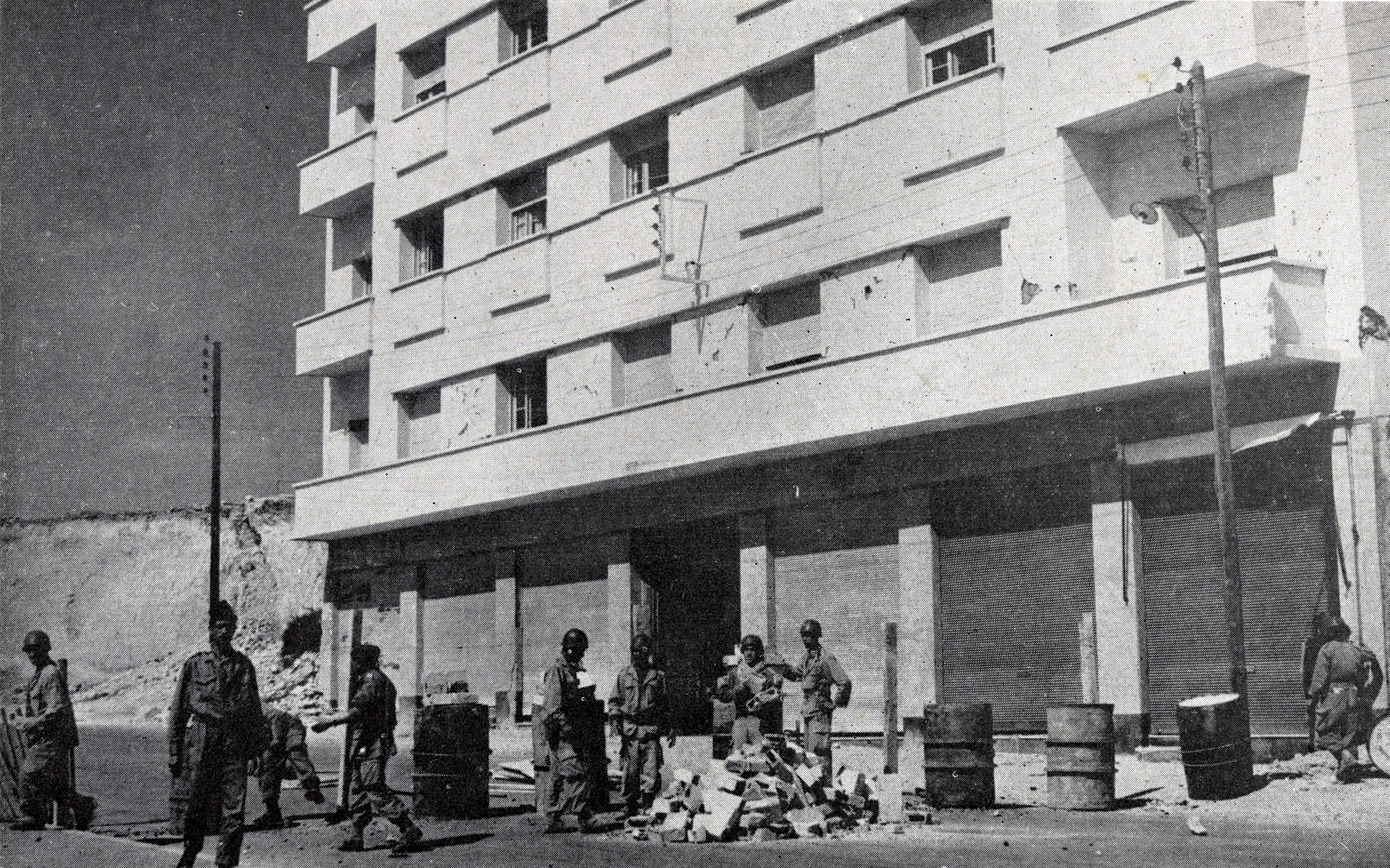 Agadir - Le tremblement de terre de 1960 - Support des F.A.R 32080882671_db50f799df_o