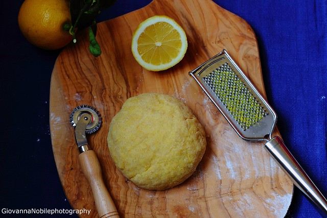 Ricetta delle chiacchiere al forno all'aroma di limone