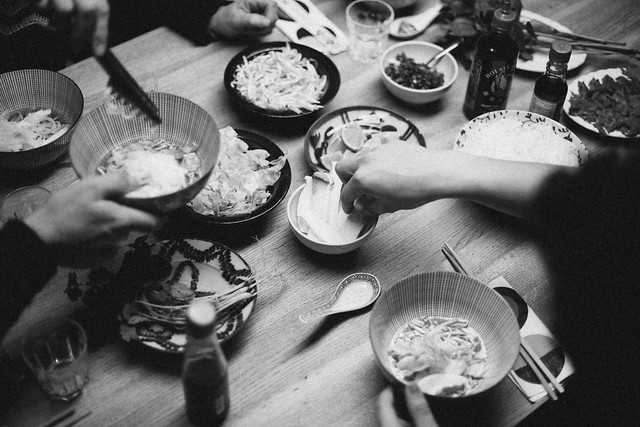 The Curly Head Blog: Recipe for Pho Bo, a traditional vietnamese soup, food-photography and styling by Amelie Niederbuchner.