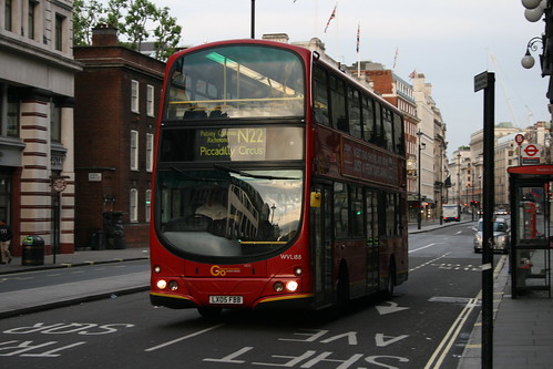 London General WVL188 on Route N22, Piccadilly Circus
