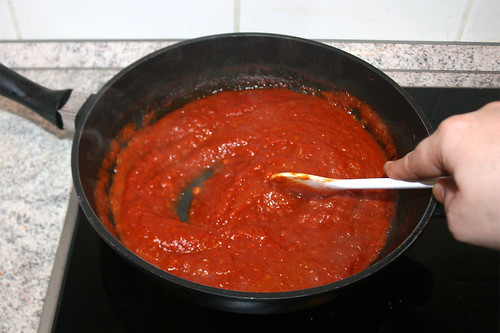 41 - Tomatenmark verrühren / Stir in tomato puree