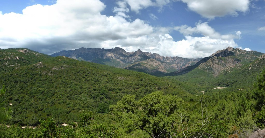 Panoramique de la vallée depuis le sentier de Costa di Barola