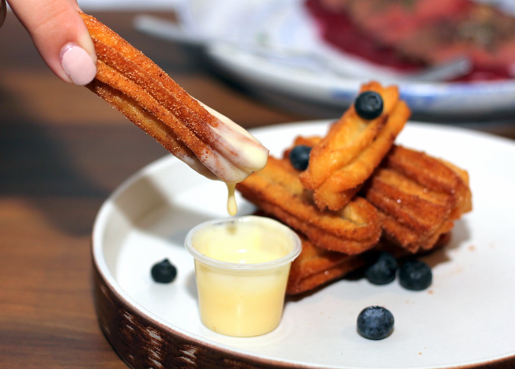brothers-in-fine-food-churros-cheesecake-dip