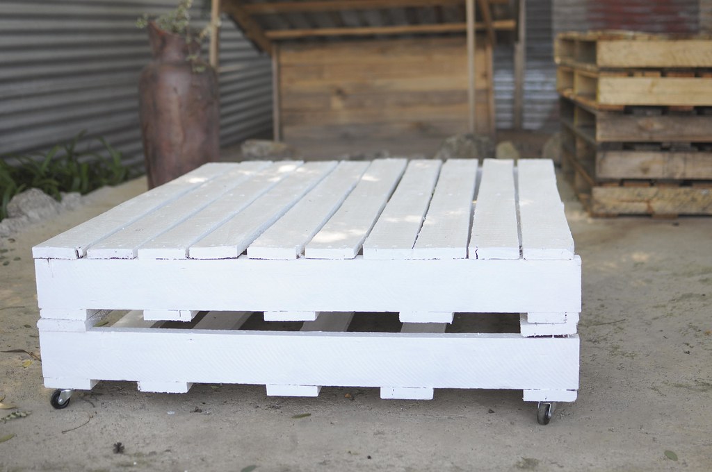outdoor pallet table