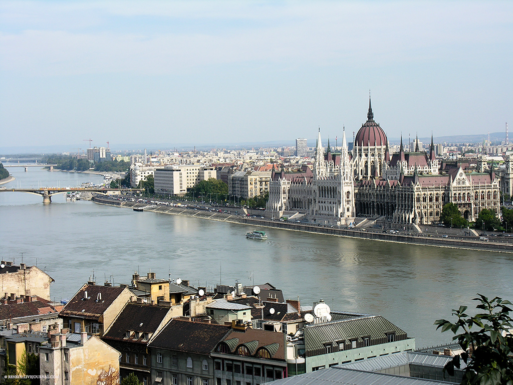 Песня вышла мадьярка на берег. Вена набережная Дуная. Река Дунай в Вене. Мадьярка берег Дуная. Река Дунай в Вене фото.