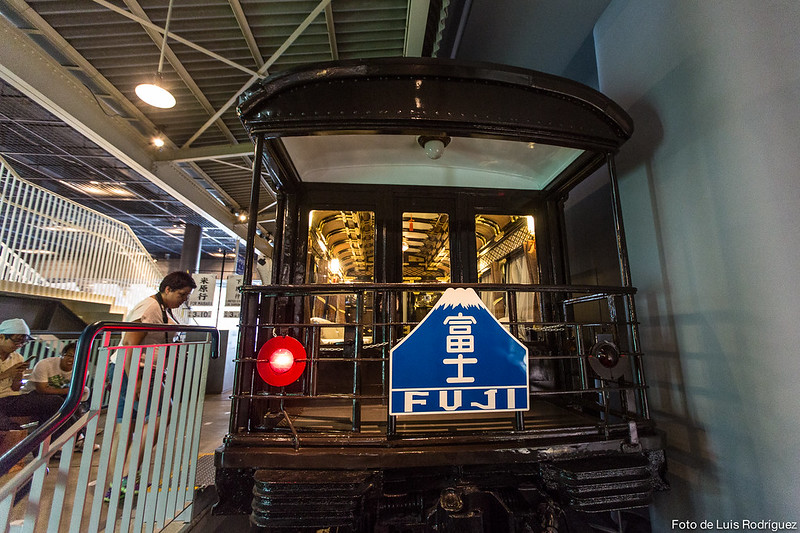 Coche de pasajeros Maite-39 del servicio expreso limitado Fuji