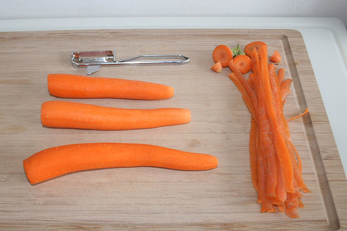 12 - Möhren schälen / Peel carrots