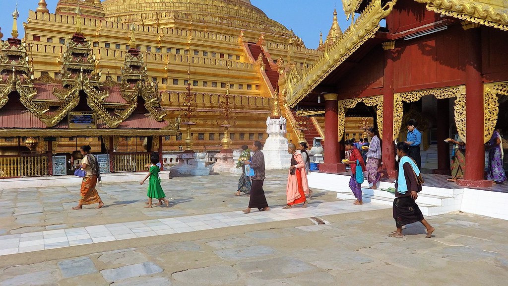 Shwezigon Pagoda in Nyaung-U