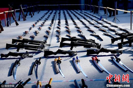 Shenyang unified destroying illegal guns and explosive materials