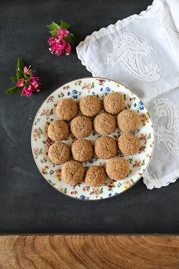 Eggless Wholewheat Ginger Cookies