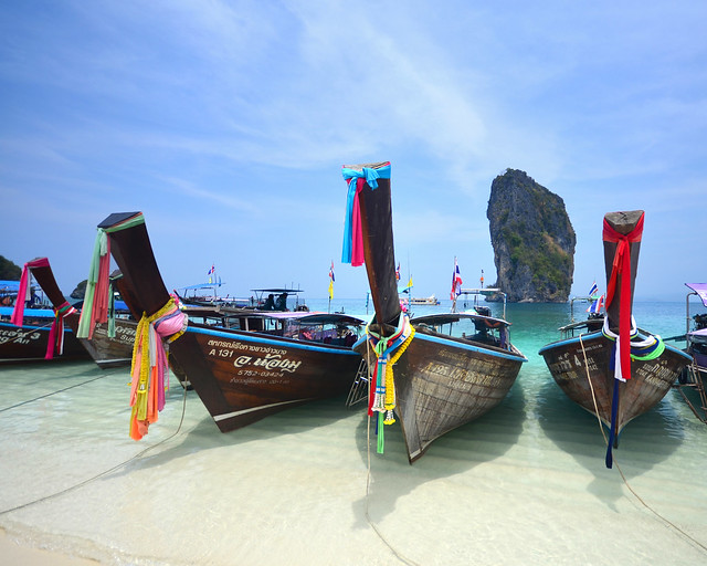 Barcas de colores en Poda Island