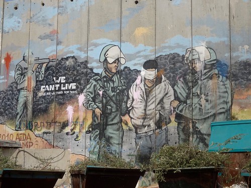 Graffiti op muur bij kamp Aida