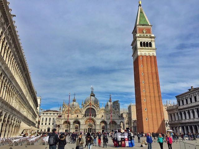 Plaza de San Marco con el gran campanile (Venecia)