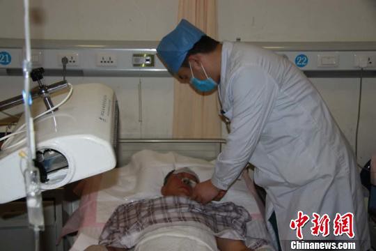Suspected drug users men detonate gas tanks jumped in Harbin: 1 woman killed 7 police burn