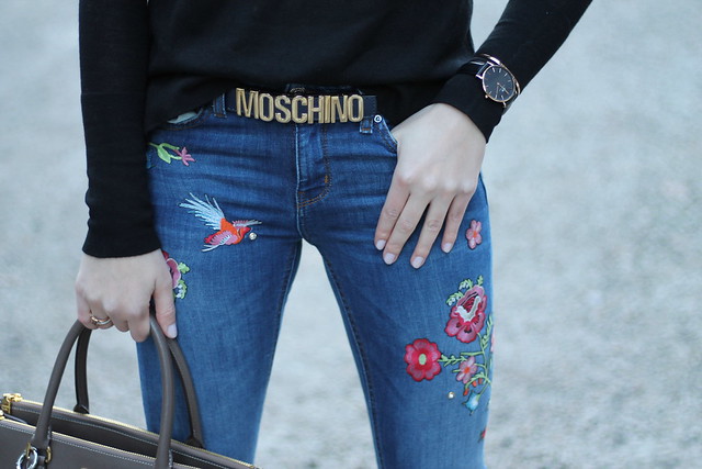 embroidered-jeans-details-moschino-wiebkembg
