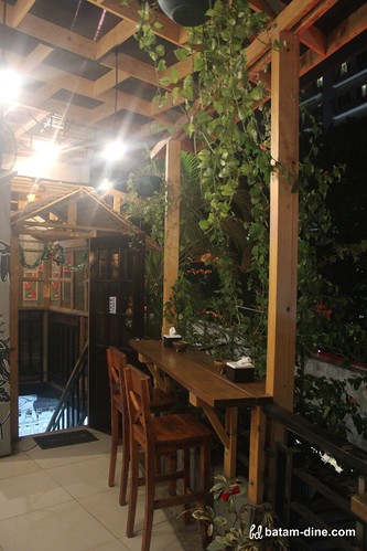Suasana Rooftop Woody Coffeeshop and Bar