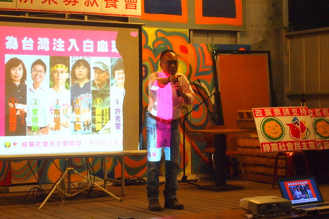 工人鎮長洪明江說台灣有900萬勞工卻沒有一位工人立委。攝影：李育琴