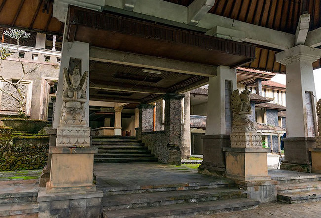 Bedugul Taman Rekreasi Hotel (Ghost Palace), Bali