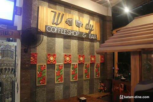 Woody Coffeeshop and Bar