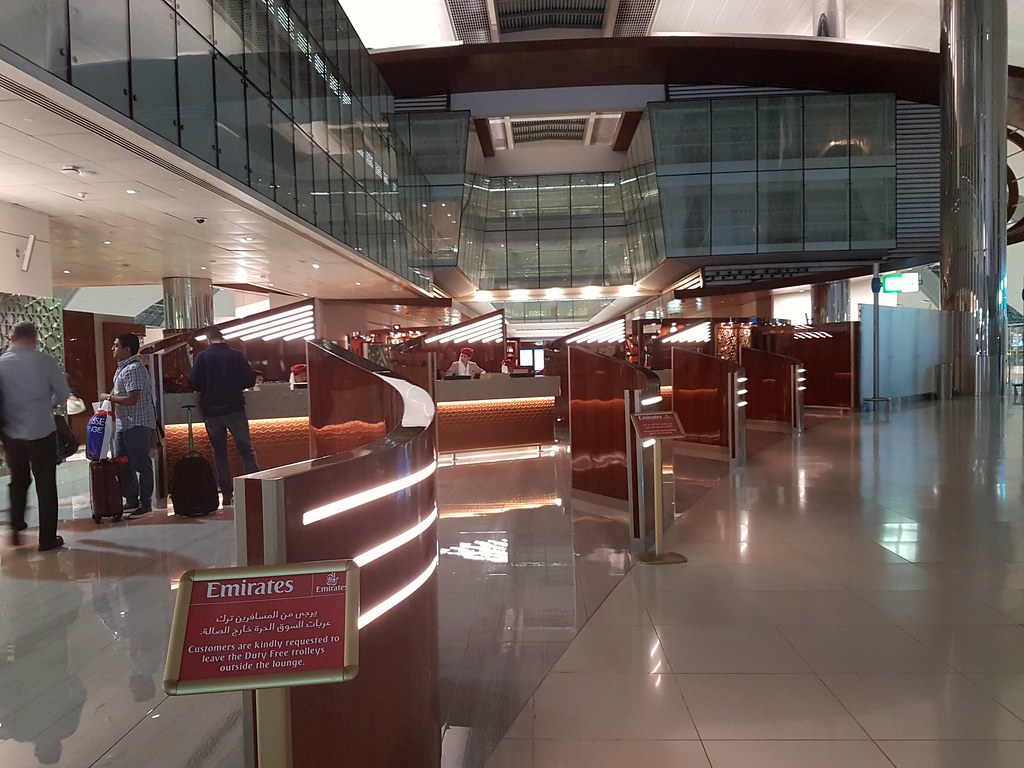 Emirates Business Class Lounge @ Dubai Airport