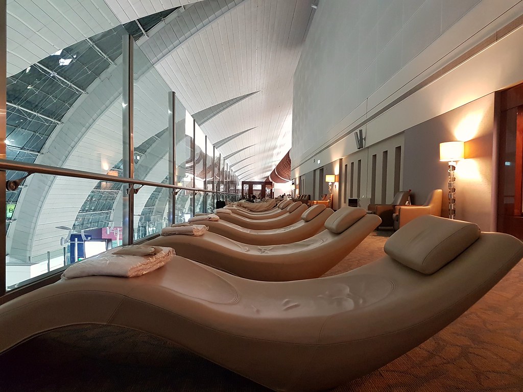 Emirates Business Class Lounge @ Dubai Airport